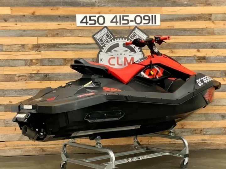 2021 BRP SEA-DOO SPARK TRIXX 2UP + IBR + VTS + SEULEMENT 33 HR + RARE & A1 