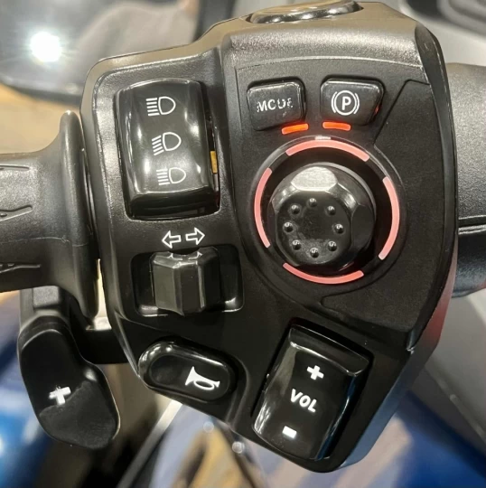 2022 BRP CAN-AM SPYDER RT SE-6 (SEMI-AUTOMATIQUE) AVEC 55901 KM + MODELE & COULEUR RARE + CONDITION A1 