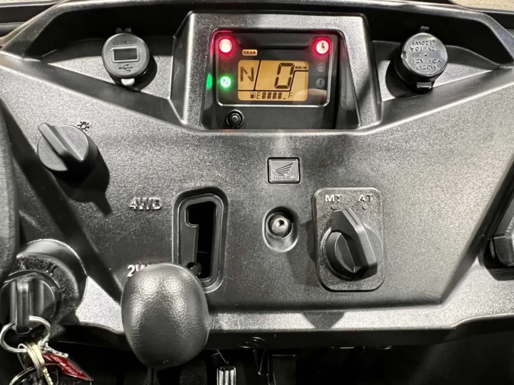 2020 HONDA PIONEER 500 EFI + 4X4 + E.P.S + SUSPENSION ELKA + MAGS + RADIO + BEAUCOUP D'OPTIONS $$$ 