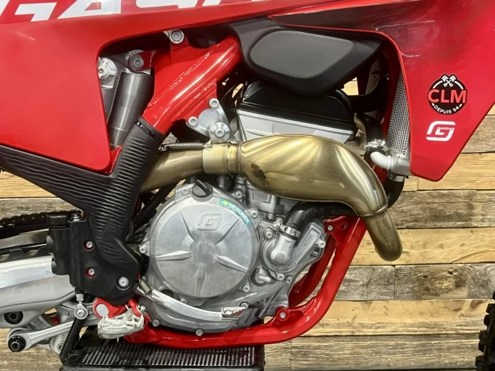 2024 GAS GAS MC 250F EFI + SEULEMENT 3 HR + DEMARREUR ELECTRIQUE + 4 TEMPS + RARE & CONDITION A1 