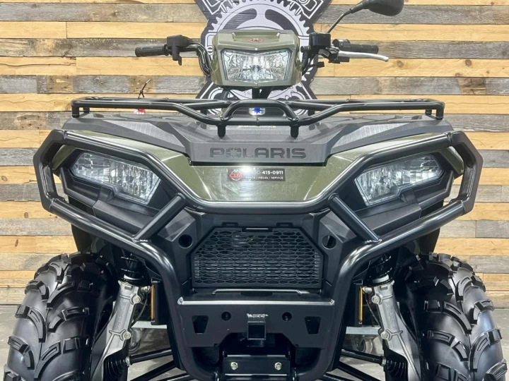 2023 POLARIS SPORTSMAN 450 H.O EFI + 4X4 + SEULEMENT 9 KM + PARE CHOC HD + CONDITION IMPECCABLE A1 