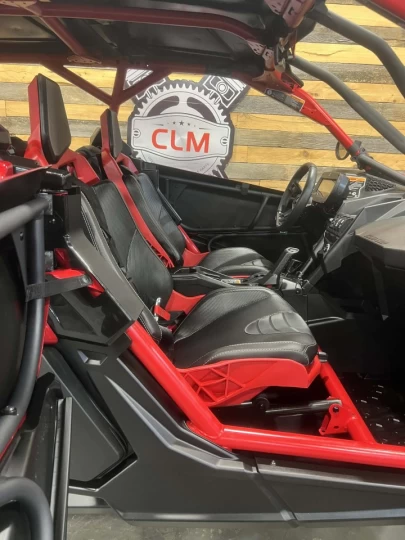 2025 BRP CAN-AM MAVERICK MAX X3 X-RS TURBO ''RR'' 200 H.P + D.P.S + 4X4 + 72'' +4 PASSAGERS + SEULEMENT 1403 KM + RARE & CONDITION A1 