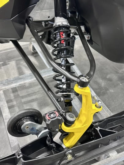 2024 BRP SKI-DOO RENEDAGE ADRENALINE AVEC ENSEMBLE ENDURO 9AA cc ACE EFI 137'' + SEULEMENT 2951 KM + ECRAN 10'' + REV GEN5 + RARE & A1 