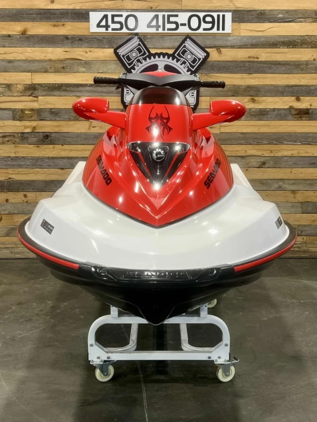 BRP SEA-DOO EDITION WAKE ROTAX 4-TEC 155 HP + 3 PASSAGERS + TOUR A SPORT NAUTIQUE + SEULEMENT 163 HR  2006
