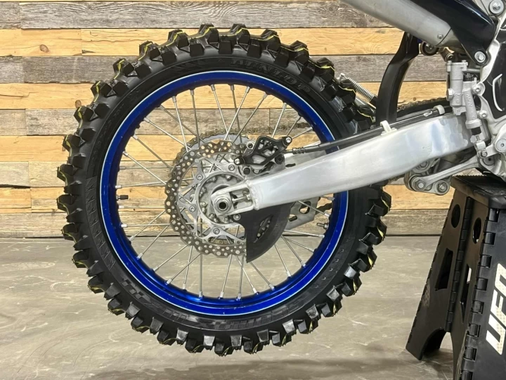 2022 YAMAHA YZ 450F EFI + 4 TEMPS + SEULEMENT 39 HR + MX-MOTOCROSS-ENDURO + RARE & A1 