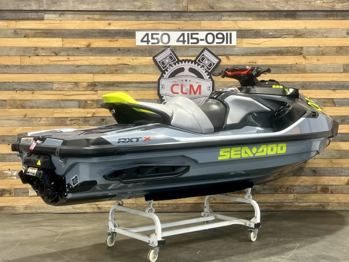 2024 BRP SEA-DOO RXT-X 325 H.P + IBR + VTS + PREMIUM AUDIO + TECH PKG + 40 HR + 3 PASSAGERS + RARE 
