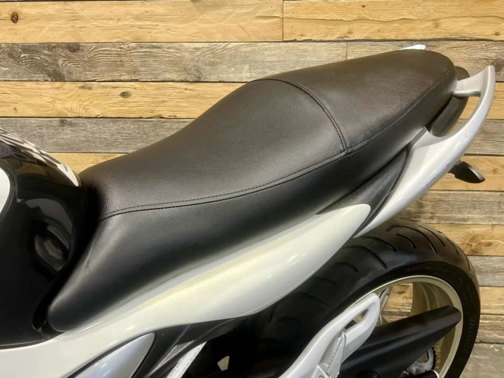 2009 SUZUKI SFV 650 GLADIUS + 51112 KM + PETITE PLAQUE $$$ + RARE & A1 