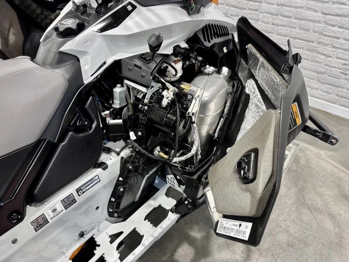 2023 BRP SKI-DOO EXPEDITION S.E = SPECIAL EDITION 900 ACE TURBO EFI 130 HP WT = WIDE TRACK 154'' X 20'' + BANC PASSAGER + 7555 KM + COULEUR RARE & A1 