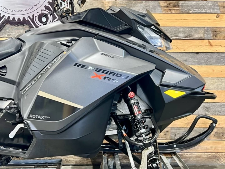 2020 BRP SKI-DOO RENEGADE X-RS 850 E-TEC 137'' + RAS X + REV GEN4 + 6322 KM + CONDITION A1 