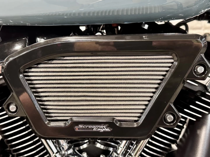 2024 HARLEY DAVIDSON FLTRX ROAD GLIDE 117 c.i = 1923 cc EFI + SEULEMENT 4492 KM + ECRAN 12'' + GARANTIE 2029 + RARE & A1 