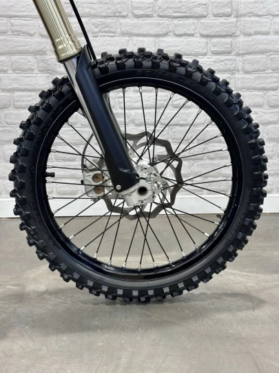 2026 STARK FUTURE VARG 1..2 MX ALPHA 80 H.P + 100% VE-MOTOCROSS ELECTRIQUE + UNITÉ DÉMO 70 HR + GARANTIE 2028 + RARE & A1 
