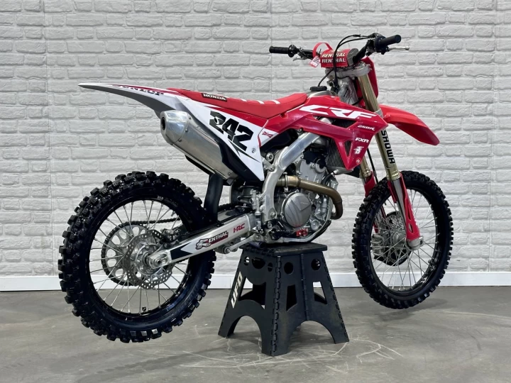 2024 HONDA CRF 250R PGM-FI + 4 TEMPS + SEULEMENT 52.5 HEURES + RARE & A1 