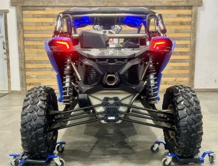 2023 BRP CAN-AM MAVERICK MAX X3 X-RS TURBO ''RR'' 200 H.P + DPS + 4X4 + 72'' + SMART SHOX + TOIT AUDIO + SEULEMENT 1509 KM 