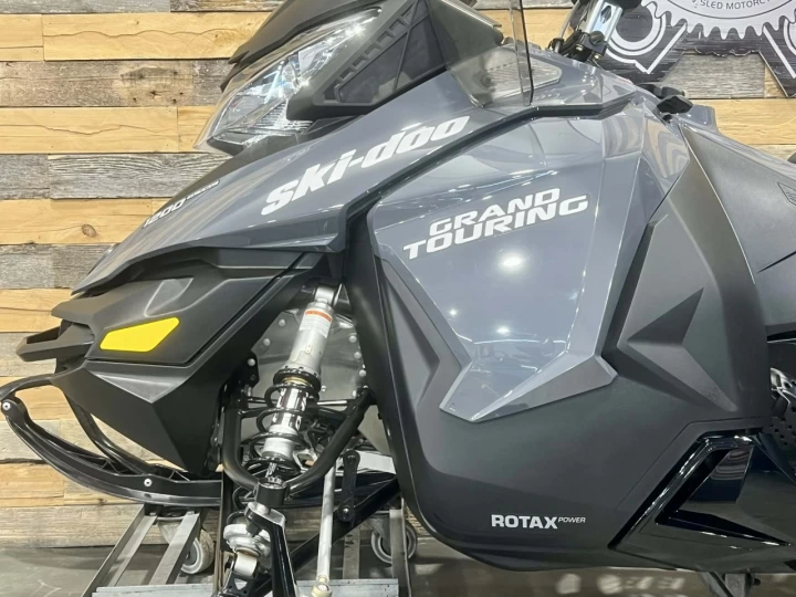 2016 BRP SKI-DOO GRAND TOURINF L.E 1200 EFI 4-TEC 137'' + REV XS + 19145 KM + CONDITION A1 