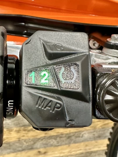 2022 KTM 350 XC-F EFI + 4 TEMPS + SEULEMENT 22 HR + BEAUCOUP D'OPTIONS $$$ INCLUSES + A1 