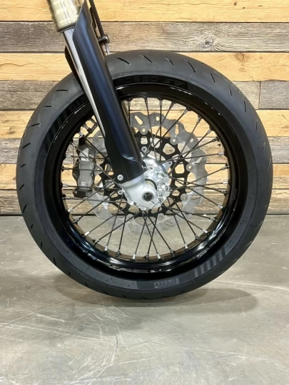 2026 STARK FUTURE VARG SM - SUPERMOTO 100% VE - ELECTRIQUE LEGALE SUR LA ROUTE+ 60 H.P @ 80 H.P + GARANTIE 2 ANS 