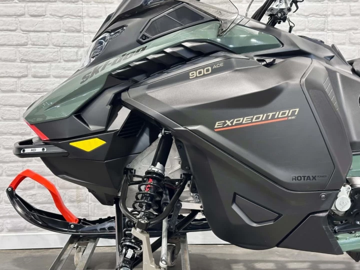 2026 BRP SKI-DOO EXPEDITION S.E 900 ACE EFI + WIDE TRACK 154'' X 20'' + AIR RIDE + BANC PASSAGERS + COFFRE LINQ + RARE & A1 