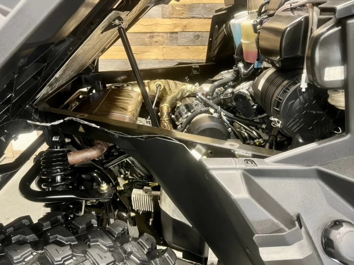 2025 BRP CAN-AM DEFENDER MAX CREW HD-10 LIMITED + 4X4 + DPS + HVAC + AUDIO + 5200 KM + GARANTIE + RARE & A1 