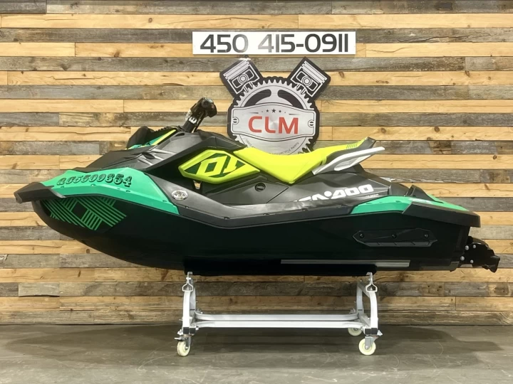2017 BRP SEA-DOO SPARK TRIXX 2UP + IBR + VTS + SEULEMENT 117 HR + RARE & CONDITION A1 