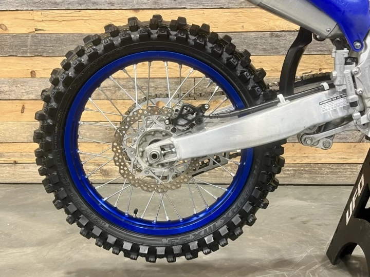 2025 YAMAHA YZ 450F EFI + 4 TEMPS + SEULEMENT 21 HR + RARE & CONDITION A1 