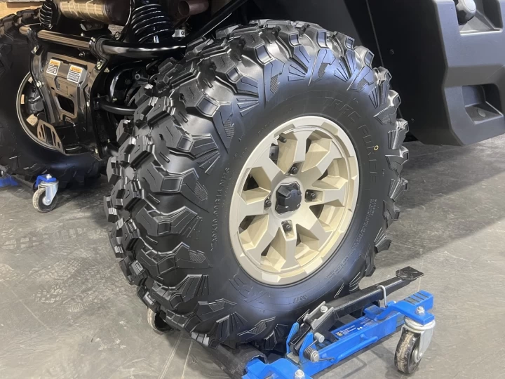 2025 BRP CAN-AM DEFENDER MAX CREW HD-10 LIMITED + 4WD + DPS + 650 KM SEULEMENT + 6 PASSAGERS + TOUTE ÉQUIPÉE+ RARE & A1 