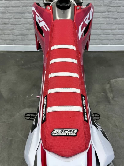 2024 HONDA CRF 250R PGM-FI + 4 TEMPS + SEULEMENT 52.5 HEURES + RARE & A1 