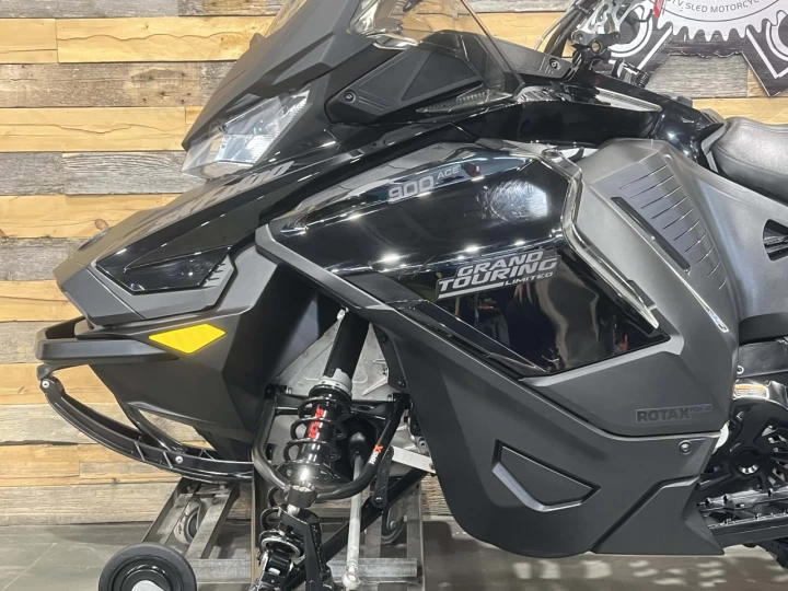 2023 BRP SKI-DOO GRAND TOURING LIMITED 900 ACE EFI + ITC + 137'' QUIET DRIVE + SUSPENSION A AIR _ BAS KM 6805 KM 