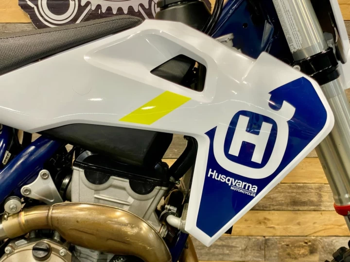 2022 HUSQVARNA FC 250 EFI MX-MOTOCROSS + 4 TEMPS + 136 HR 
