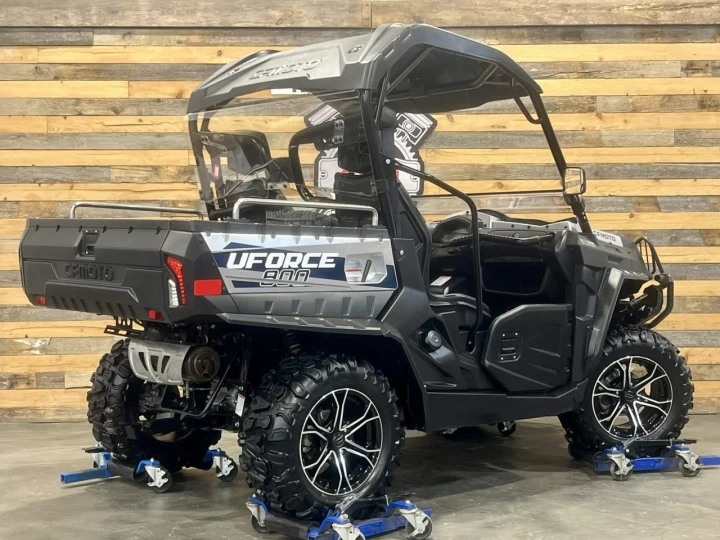 2023 CF MOTO U-FORCE 800 LX EFI + 4X4 + EPS + SEULEMENT 1296 KM + GARANTIE MAI 2028 + CONDITION A1 