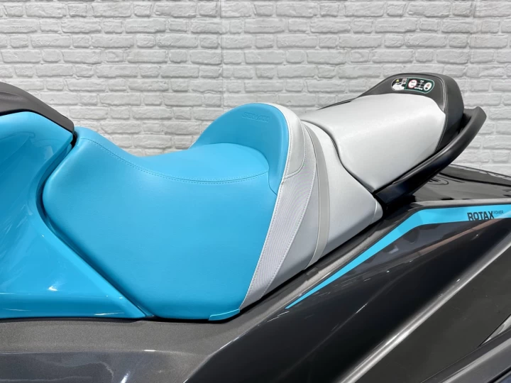 2026 BRP SEA-DOO GTR 230 H.P + IBR + VTS + AUDIO PREMIUM + 3 PASSAGERS + SEULEMENT 4 HR + RARE & A1 