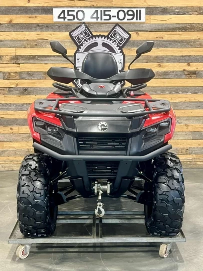 2023 BRP CAN-AM OUTLANDER MAX 700 XT EFI + DPS + 4X4 + 742 KM SEULEMENT + TREUIL + MAGS 