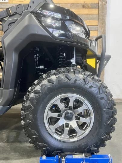 2024 BRP CAN-AM DEFENDER MAX CREW HD-10 ÉDITION LONE STAR + 4WD + DPS + SEULEMENT 10 KM + 6 PASSAGERS + RARE & COMME NEUF 