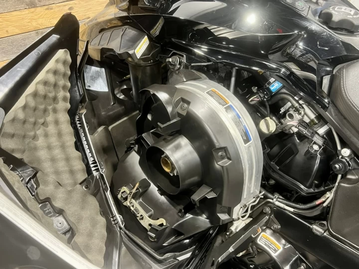 2019 BRP SKI-DOO RENEGADE ADRENALINE 900 ACE EFI I.T.C TURBO 150 HP 137'' + REV GEN4 + 15738 KM + CONDITION A1 