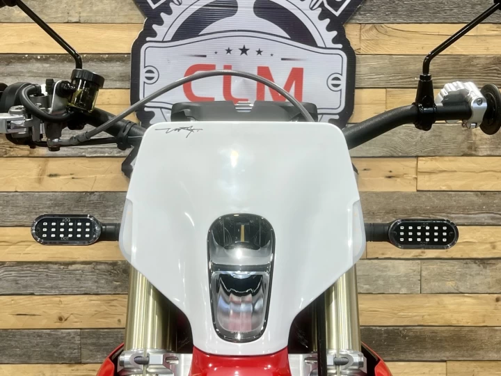 2026 STARK FUTURE VARG SM - SUPERMOTO 100% VE - ELECTRIQUE LEGALE SUR LA ROUTE+ 60 H.P @ 80 H.P + GARANTIE 2 ANS 