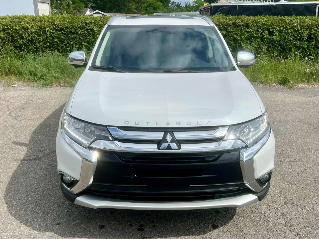 2017 MITSUBISHI OUTLANDER E.S AWD/4X4 + 7 PASSAGERS + CUIR + TOUTE ÉQUIPÉE + A1  Image principale