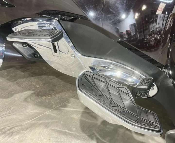 2013 BRP CAN-AM SPYDER RT LIMITED SE-5 (semi-automatique) 61598 KM + RADIO + GPS + SUSPENSION A AIR + ENSEMBLE CHROME 