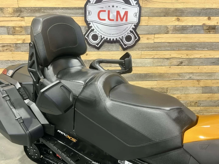 2018 BRP SKI-DOO GRAND TOURING S.E 1200 EFI 4-TEC 137'' + SUSPENSION A AIR + SEULEMENT 6935 KM + RARE & A1 