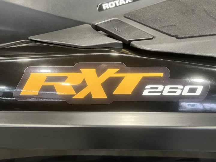 2012 BRP SEA-DOO RXT 260 HP IS = SUSPENSION INTELLIGENTE + SEULEMENT 117 HR + 3 PASSAGERS + MODELE RARE + 