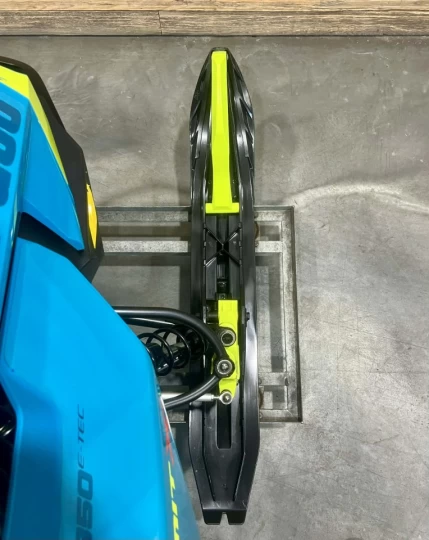 2020 BRP SKI-DOO SUMMIT X 850 E-TEC SHOT 165'' + SEULEMENT 2328 KM + PONT NEUF 0 KM + CONDITION A1 