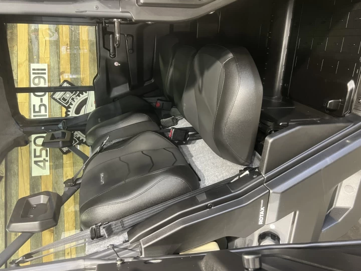 2025 BRP CAN-AM DEFENDER MAX CREW HD-10 LIMITED + 4WD + DPS + 650 KM SEULEMENT + 6 PASSAGERS + TOUTE ÉQUIPÉE+ RARE & A1 