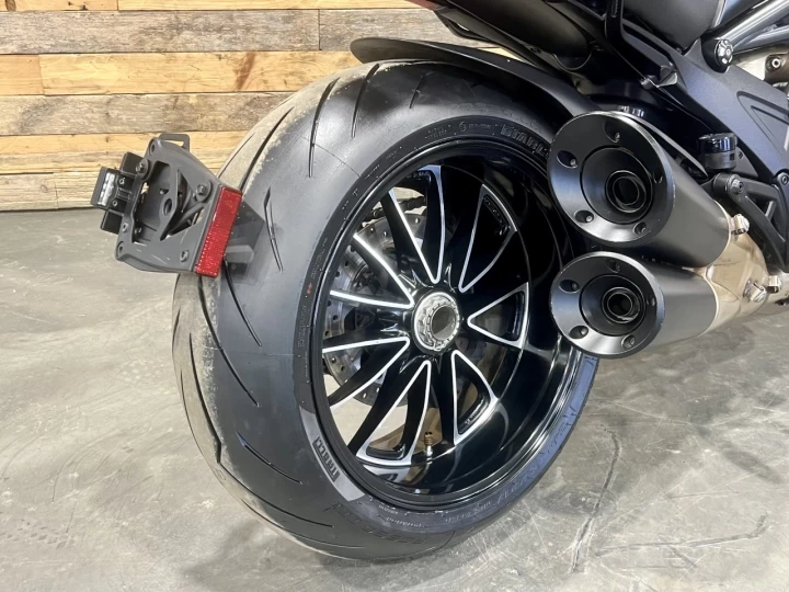 2017 DUCATI DIAVEL 1198 EFI + EDITION DARK + 42259  KM + PNEU 240 mm ARRIERE NEUF 0 KM + RARE & CONDITION A1 