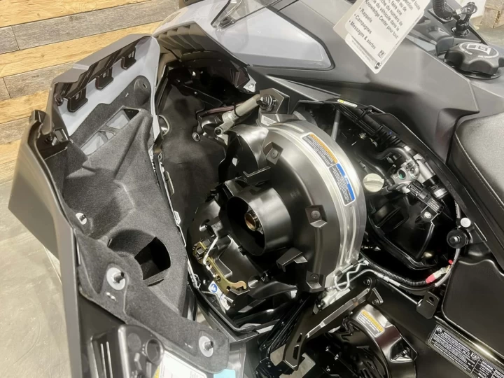 2026 BRP SKI-DOO RENEGADE ADRENALINE 900 ACE ITC 137'' + NEUF 0 KM + GARANTIE 4 ANS B.E.S.T INCLUSES + REV GEN5 