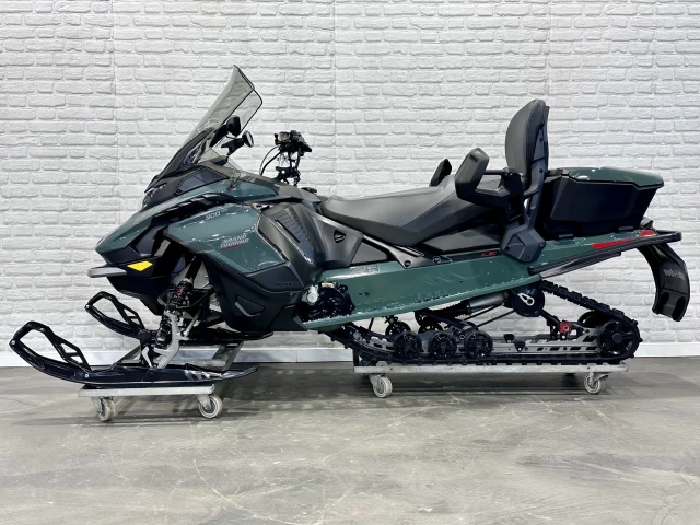BRP SKI-DOO GRAND TOURING L.E = LIMITED EDITION + ENSEMBLE LUXE + 900 ACE EFI 137'' AIR RIDE + ECRAN 10'' + SEULEMENT 478 KM + RARE & A1  2024