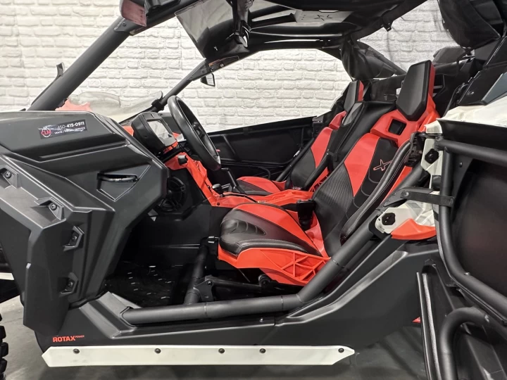 2021 BRP CAN-AM MAVERICK X3 X-RC TURBO + 4WD + DPS + FOX + AUDIO + 64'' + SEULEMENT 3576 KM 