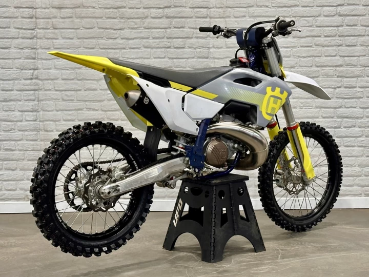 2024 HUSQVARNA TC 250 EFI + 2 TEMPS + MX - MOTOCROSS + SEULEMENT 9. 6 HR + RARE & A1 