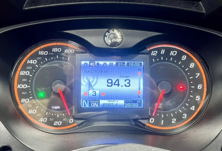 2015 BRP CAN-AM SPYDER ST LIMITED SE-5 (SEMI-AUTOMATIQUE) + BAS KM 26699 KM + GPS + RADIO + SACCOCHE + COULEUR RARE & A1 