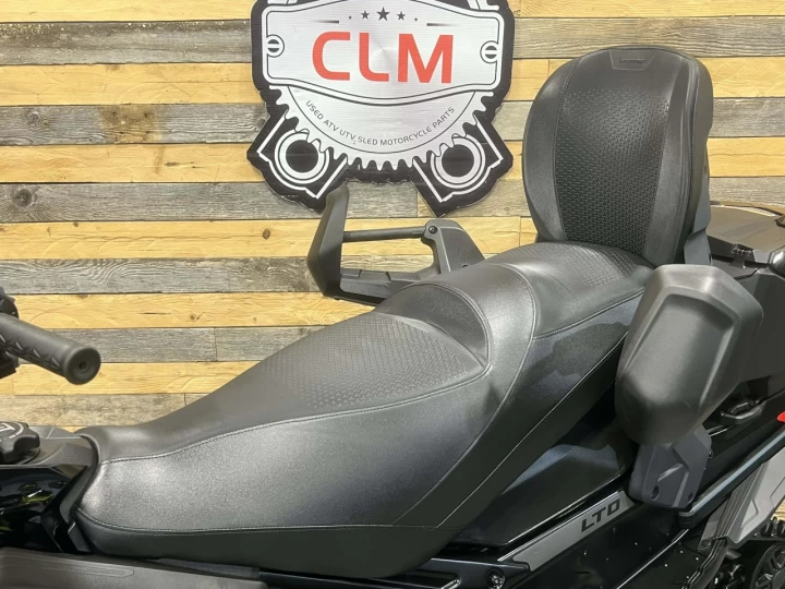 2023 BRP SKI-DOO GRAND TOURING LIMITED 900 ACE EFI + ITC + 137'' QUIET DRIVE + SUSPENSION A AIR _ BAS KM 6805 KM 