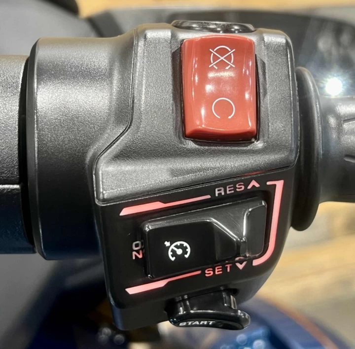 2022 BRP CAN-AM SPYDER RT SE-6 (SEMI-AUTOMATIQUE) AVEC 55901 KM + MODELE & COULEUR RARE + CONDITION A1 