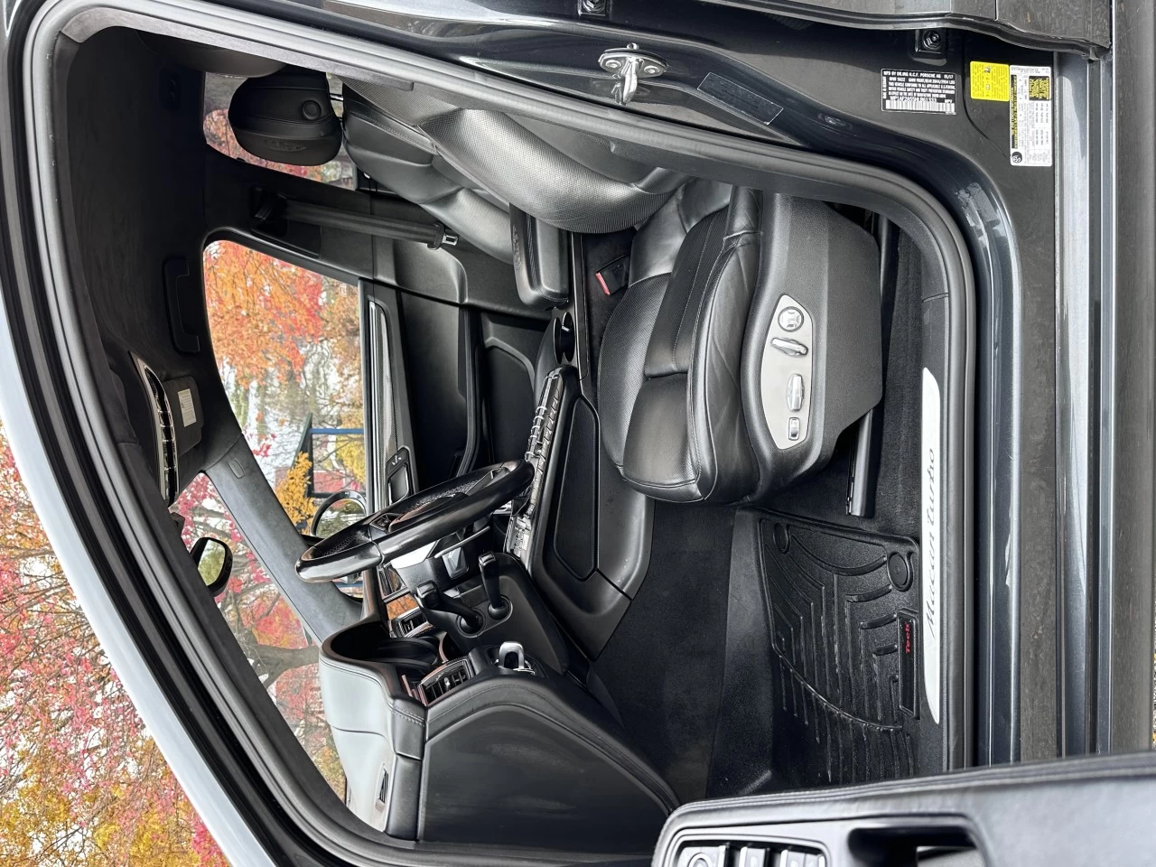 2017 PORSCHE MACAN TURBO + 440 HP AVEC ENS.PERFORMANCE PORSCHE + 4WD + MAGS 21'' + TOUTE ÉQUIPÉE  Image principale