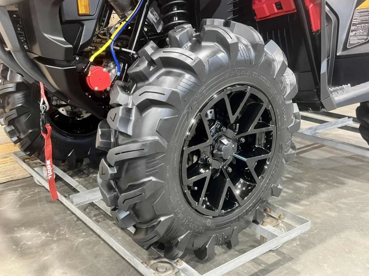 2024 BRP CAN-AM OUTLANDER X-MR 700 EFI + 4X4 + DPS + SEULEMENT 1618 KM + TREUIL X-BULL 4500 LBS 